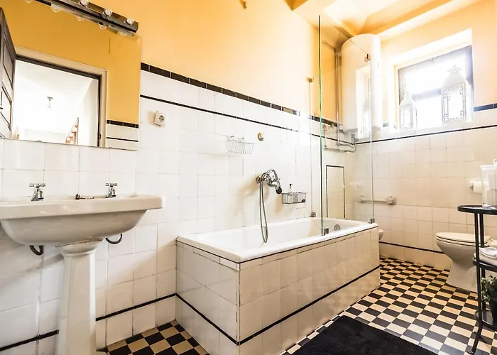 Spacious 4-bedroom In Daire *