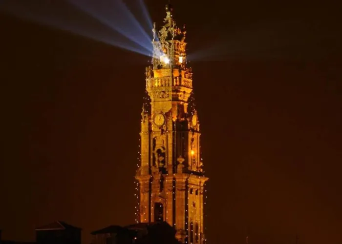 Daire Spacious 4-bedroom In Porto