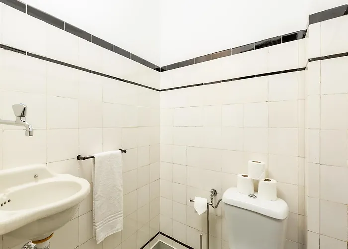 Spacious 4-bedroom In Daire *