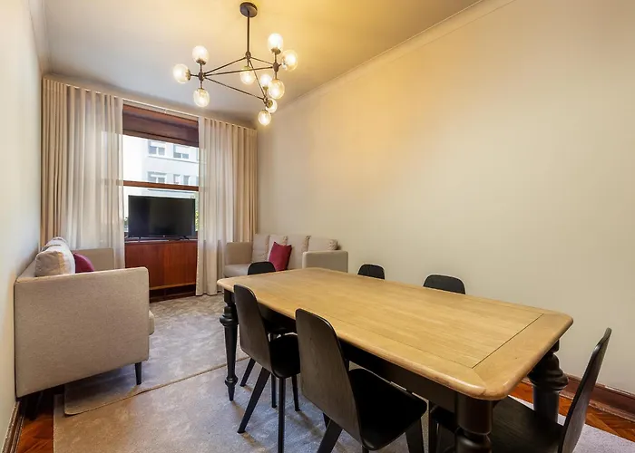 Spacious 4-bedroom In Апартаменты