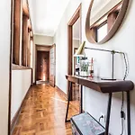 Spacious 4-bedroom In Apartman *