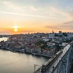 Spacious 4-bedroom In * Porto