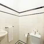 Spacious 4-bedroom In Apartman *