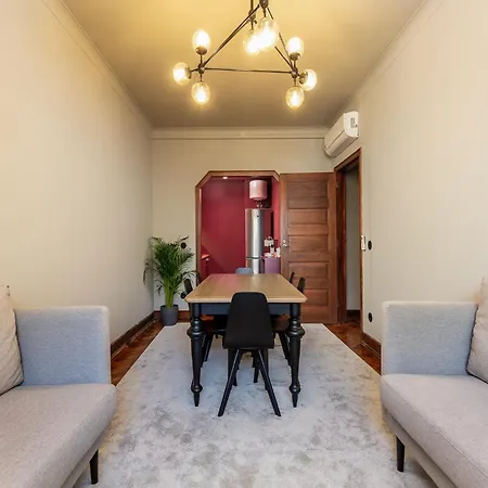 Apartman Spacious 4-bedroom In *