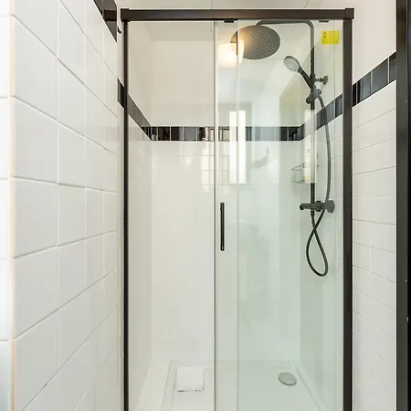 Spacious 4-bedroom In Appartement Oporto
