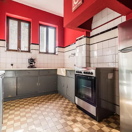 Spacious 4-bedroom In Appartement
