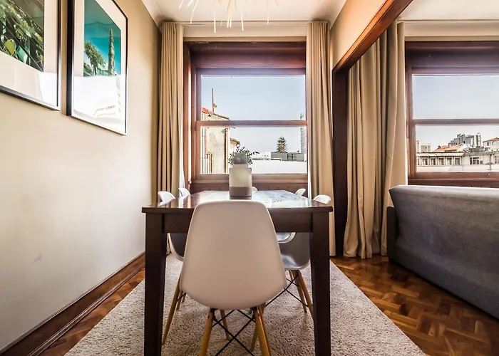 Spacious 4-bedroom In Lägenhet