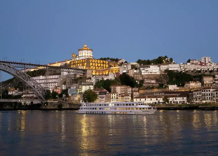 Spacious 4-bedroom In * Oporto