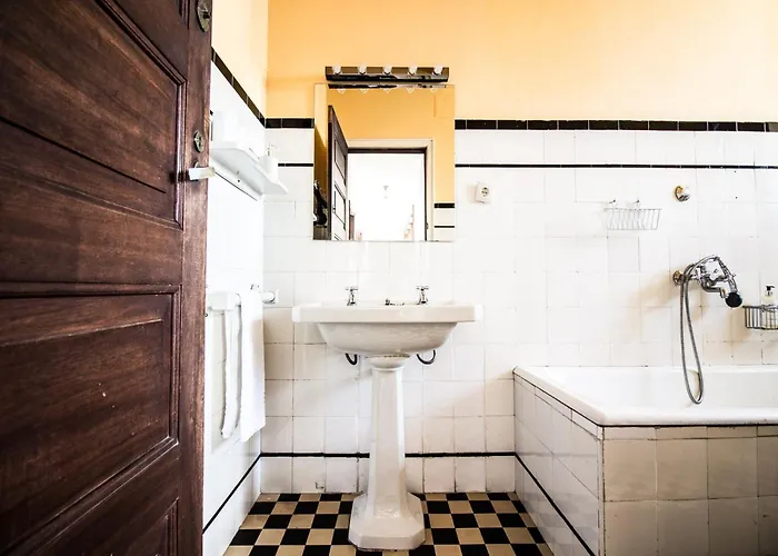 Spacious 4-bedroom In Apartman