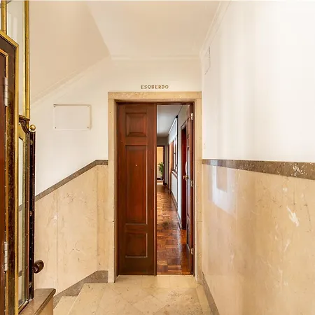 Spacious 4-bedroom In 波尔图