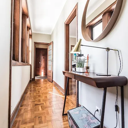 Spacious 4-bedroom In Apartamento *