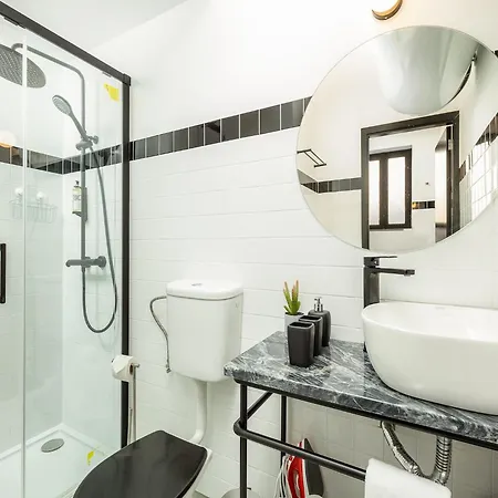 Spacious 4-bedroom In Porto