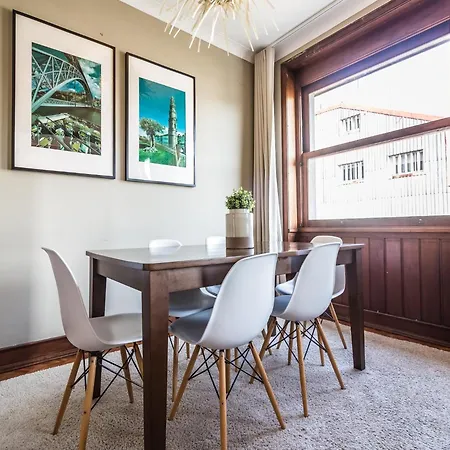 Spacious 4-bedroom In Apartamento Porto