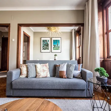 Spacious 4-bedroom In * Porto