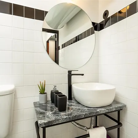 Spacious 4-bedroom In Apartamento