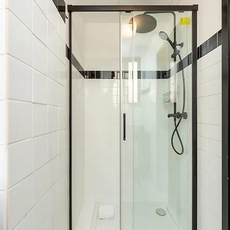 Spacious 4-bedroom In Apartamento *