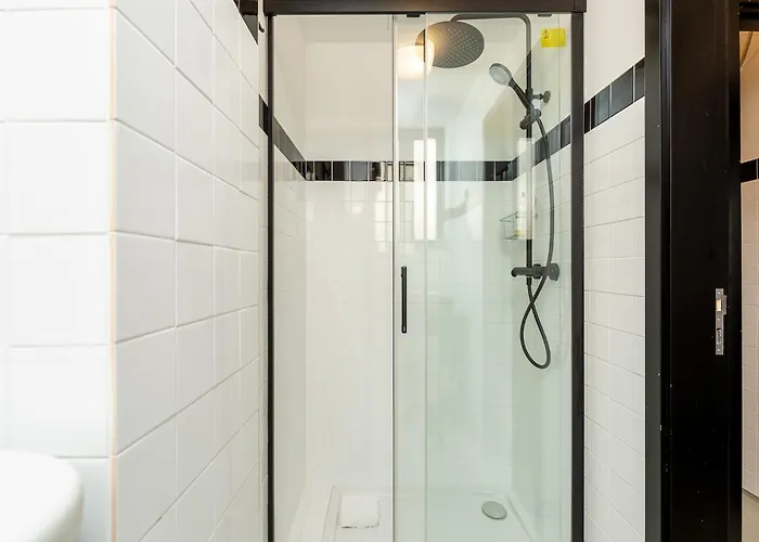 Spacious 4-bedroom In Apartament Porto