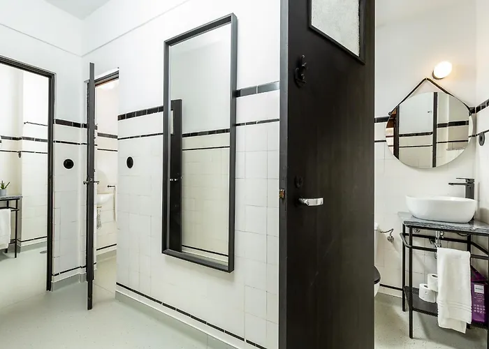 Spacious 4-bedroom In Apartament Porto