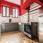 Spacious 4-bedroom In 아파트